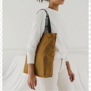 Baggu ripstop tote.